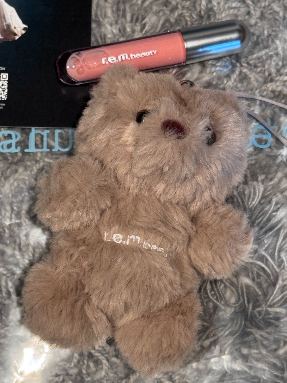 🧸 Ariana Grande Eternal Tour Sunshine Bear Keychain Charm R.E.M. Beauty Gloss - Picture 3 of 3